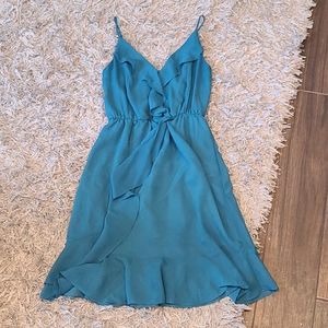 VERY flattering flowy summer dress!